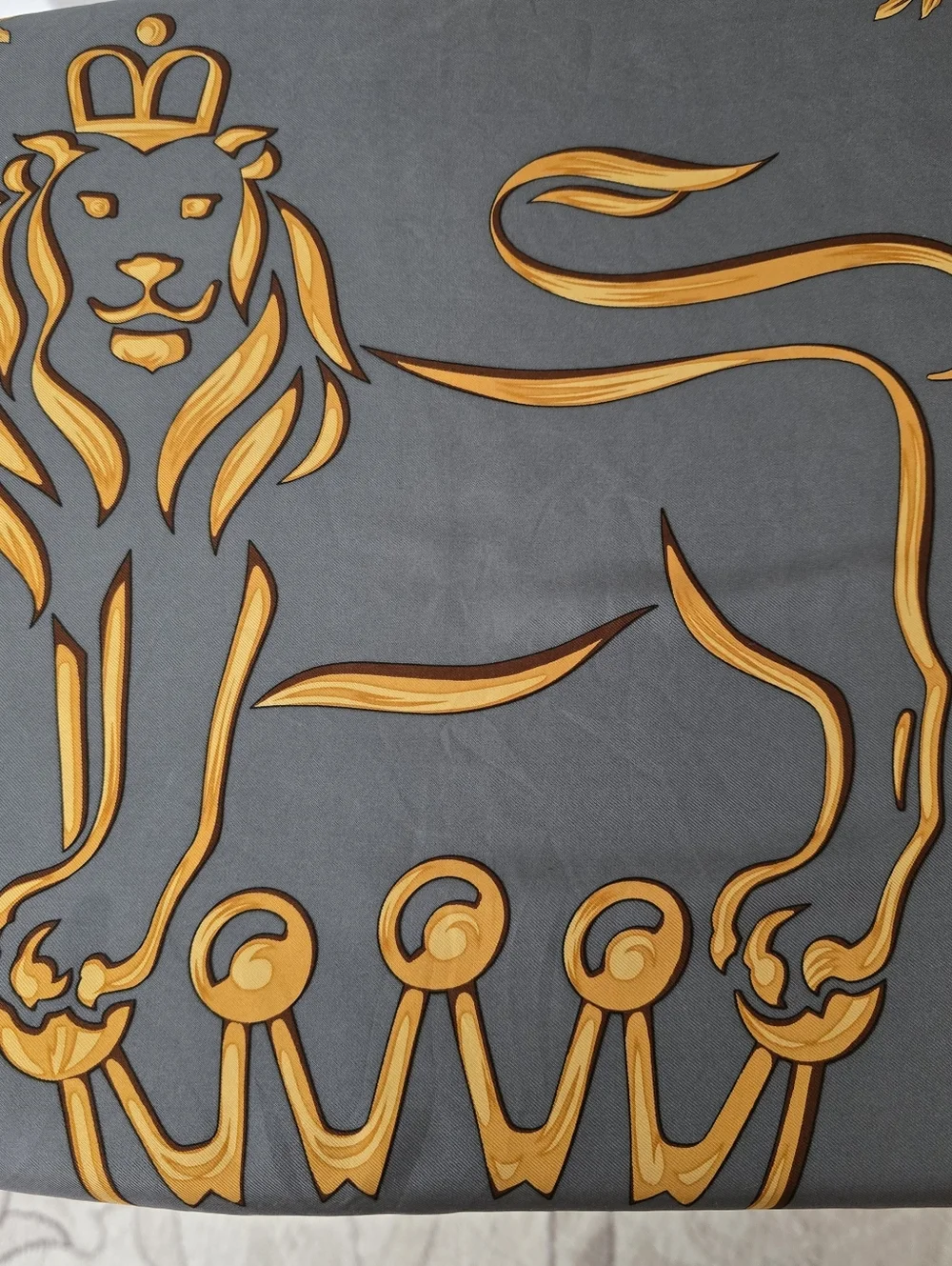 Royal Doulton 100% Silk Scarf 34